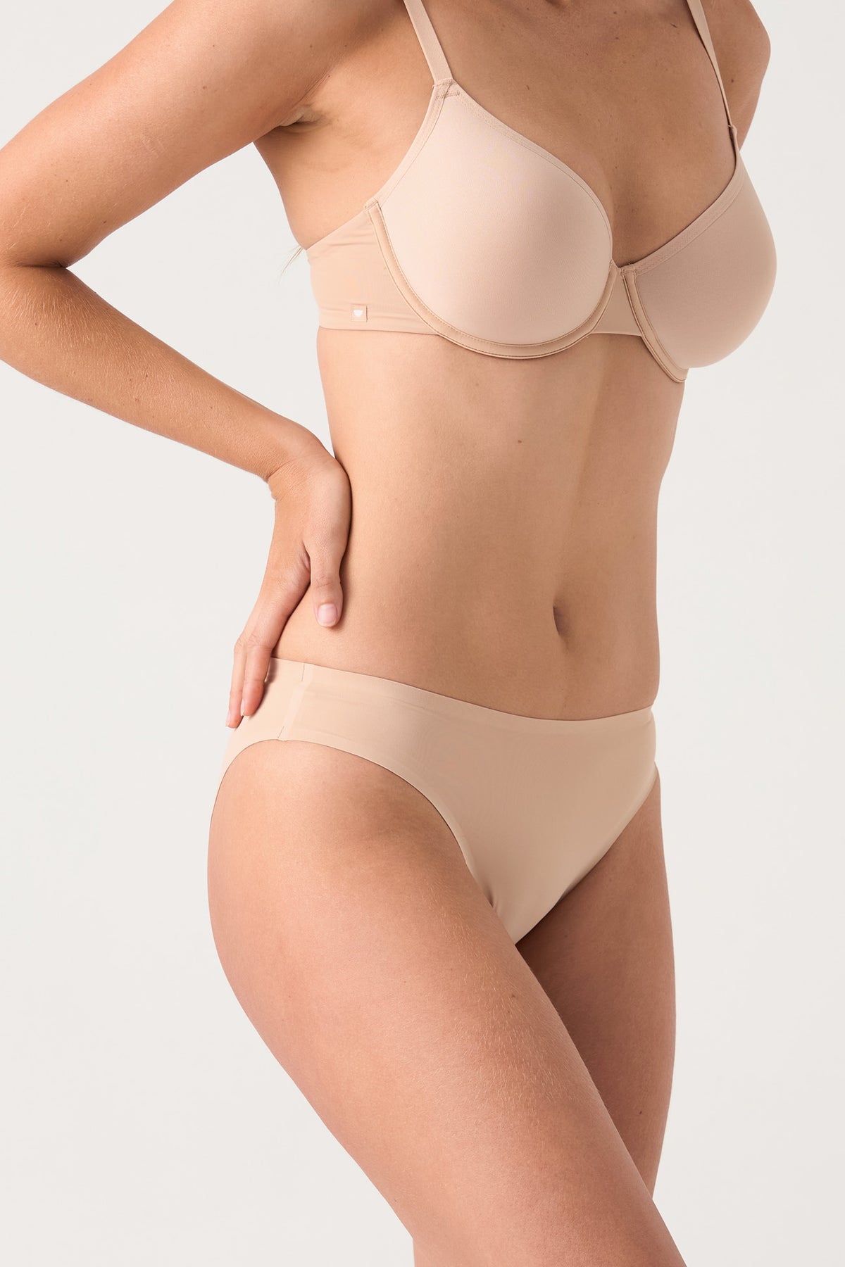 The Seamless Bikini - Sand