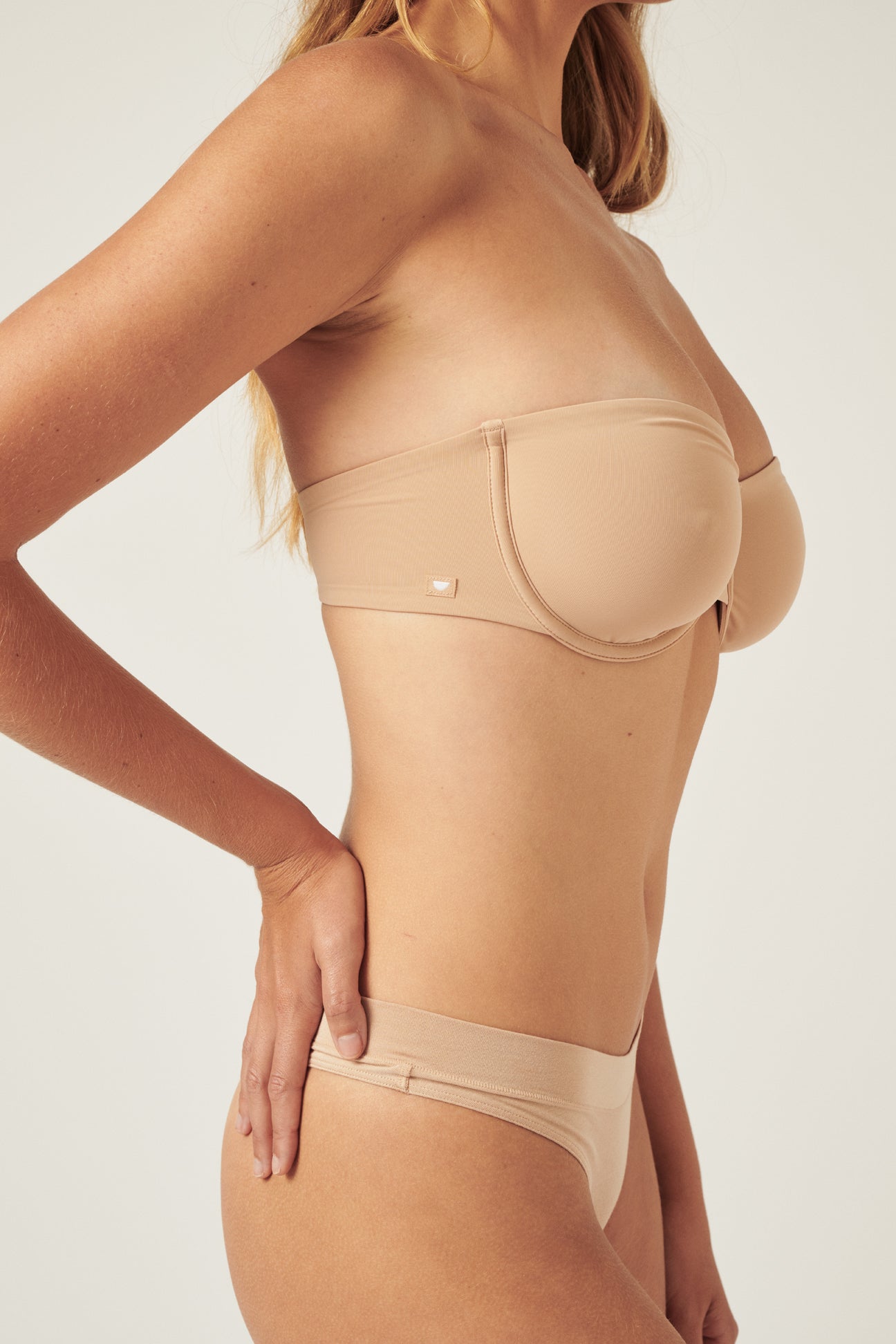 The Strapless Bra - Sand